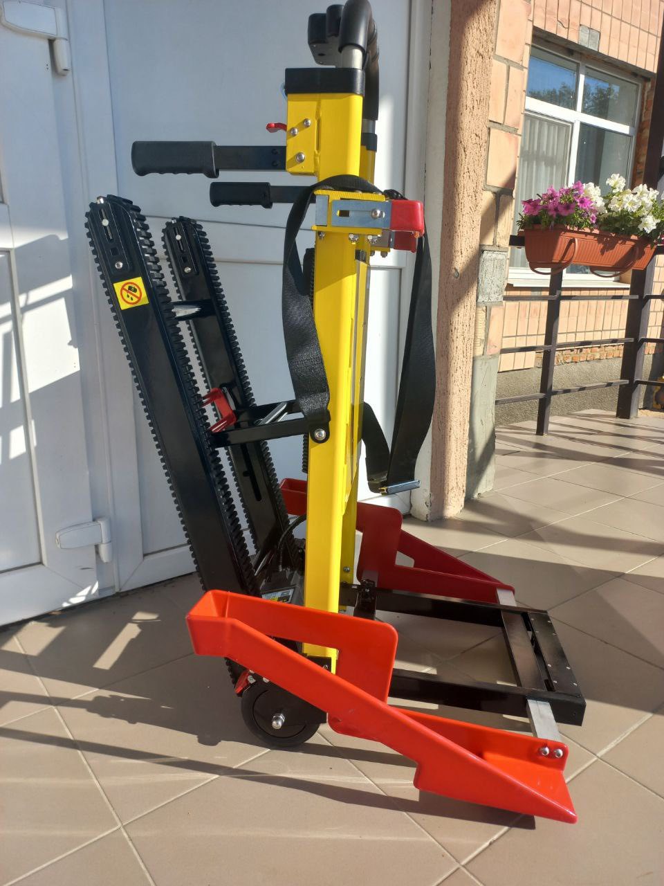 В ліцей на Кіровоградщині придбали електропідйомник