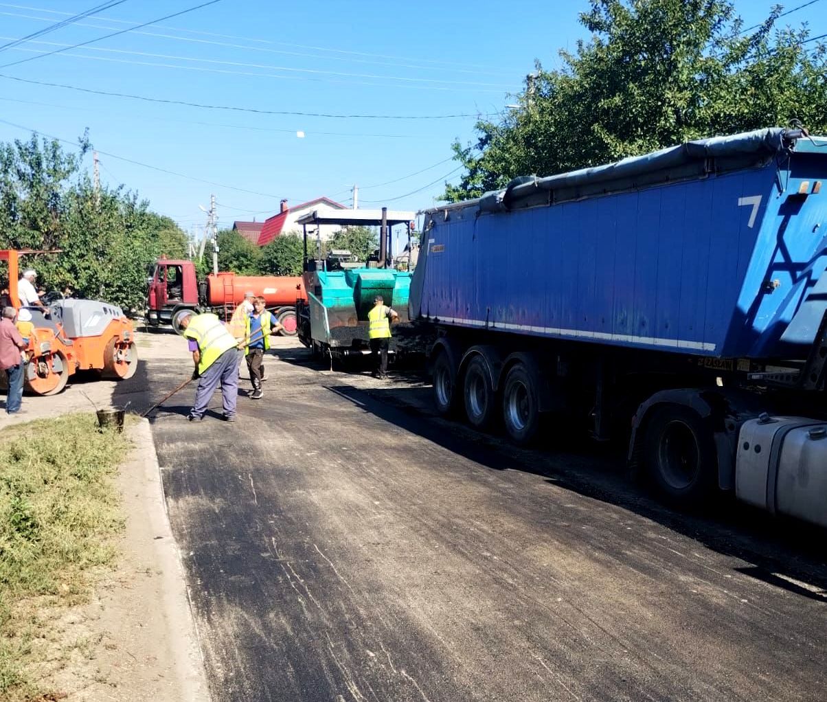 У Кропивницькому триває ремонт дорожнього покриття