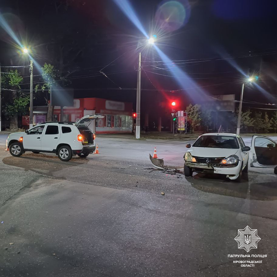 У Кропивницькому водії Renault не змогли поділити перехрестя