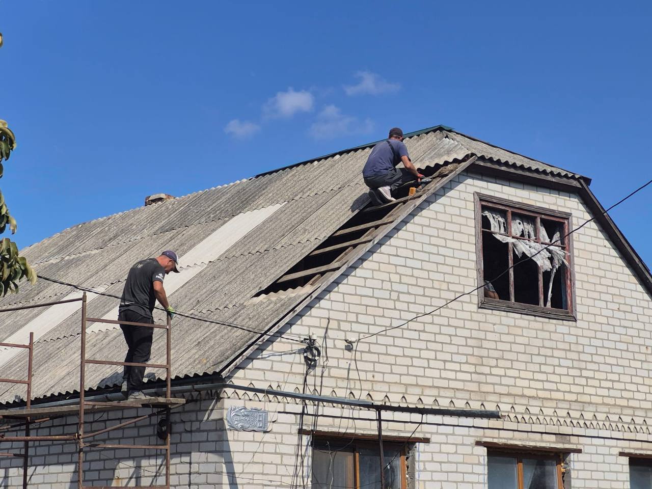 У Знам’янці відновлюють будинки пошкодженні після дронової атаки