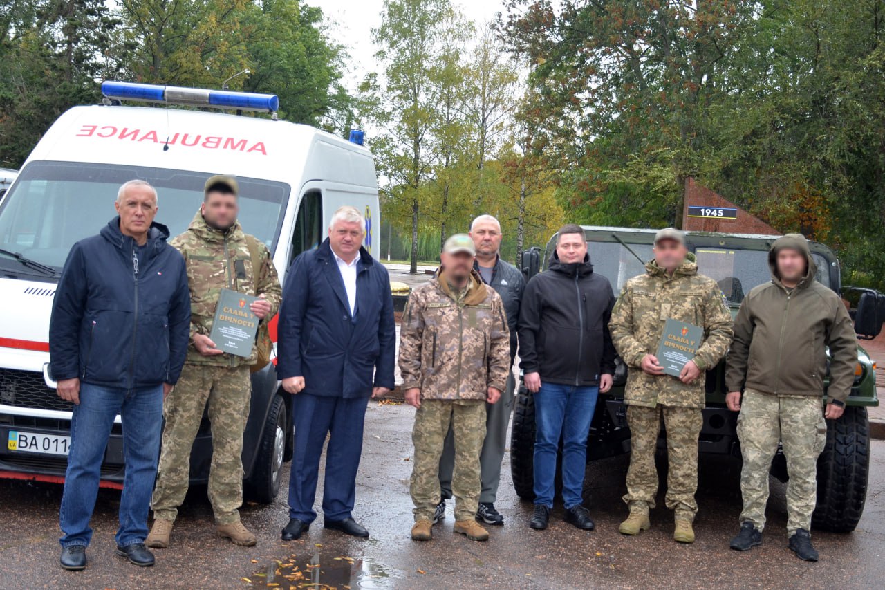Бойовим військовим підрозділам Кіровоградщини передали автомобільну техніку