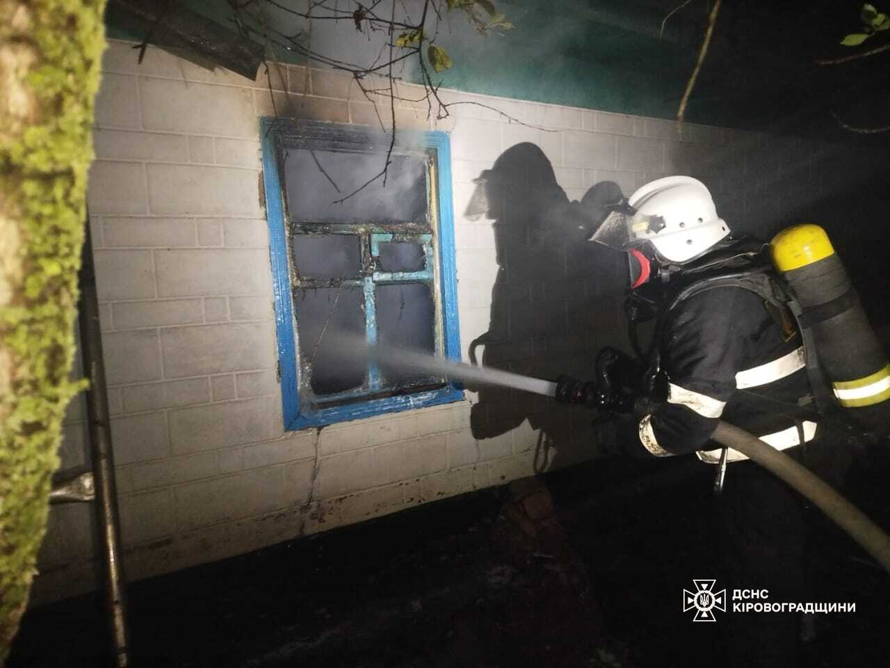 Травмованого на пожежі жителя Кіровоградщини, відвезли до лікарні