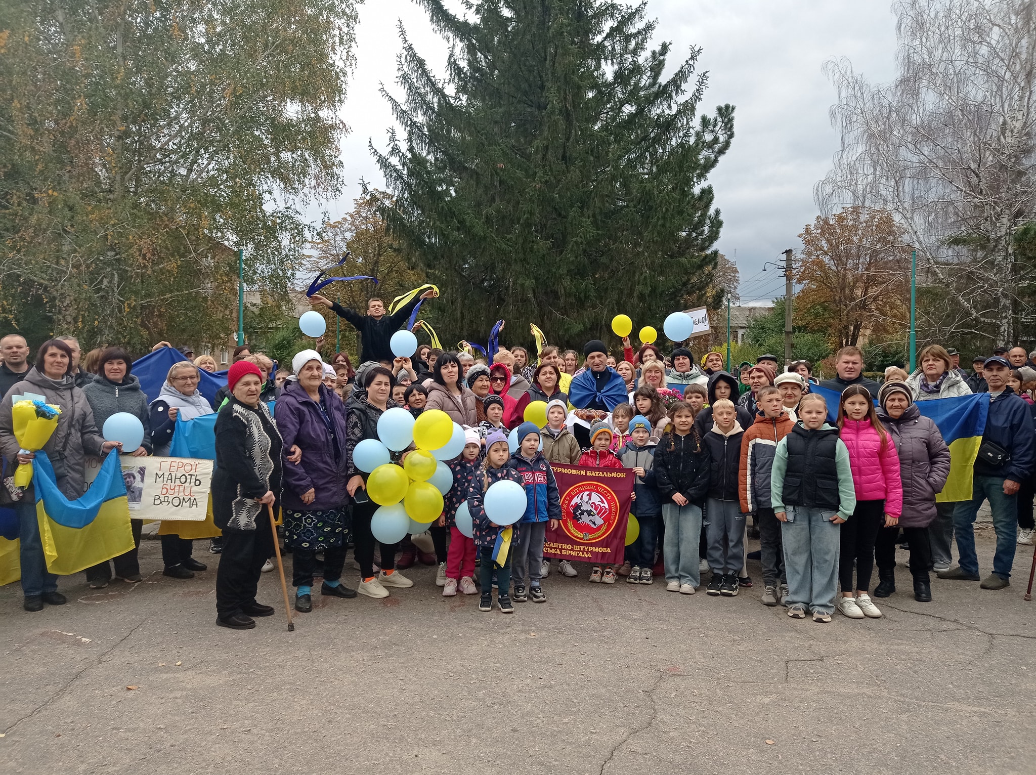 В громаді на Кіровоградщині зустріли звільненого з полону воїна
