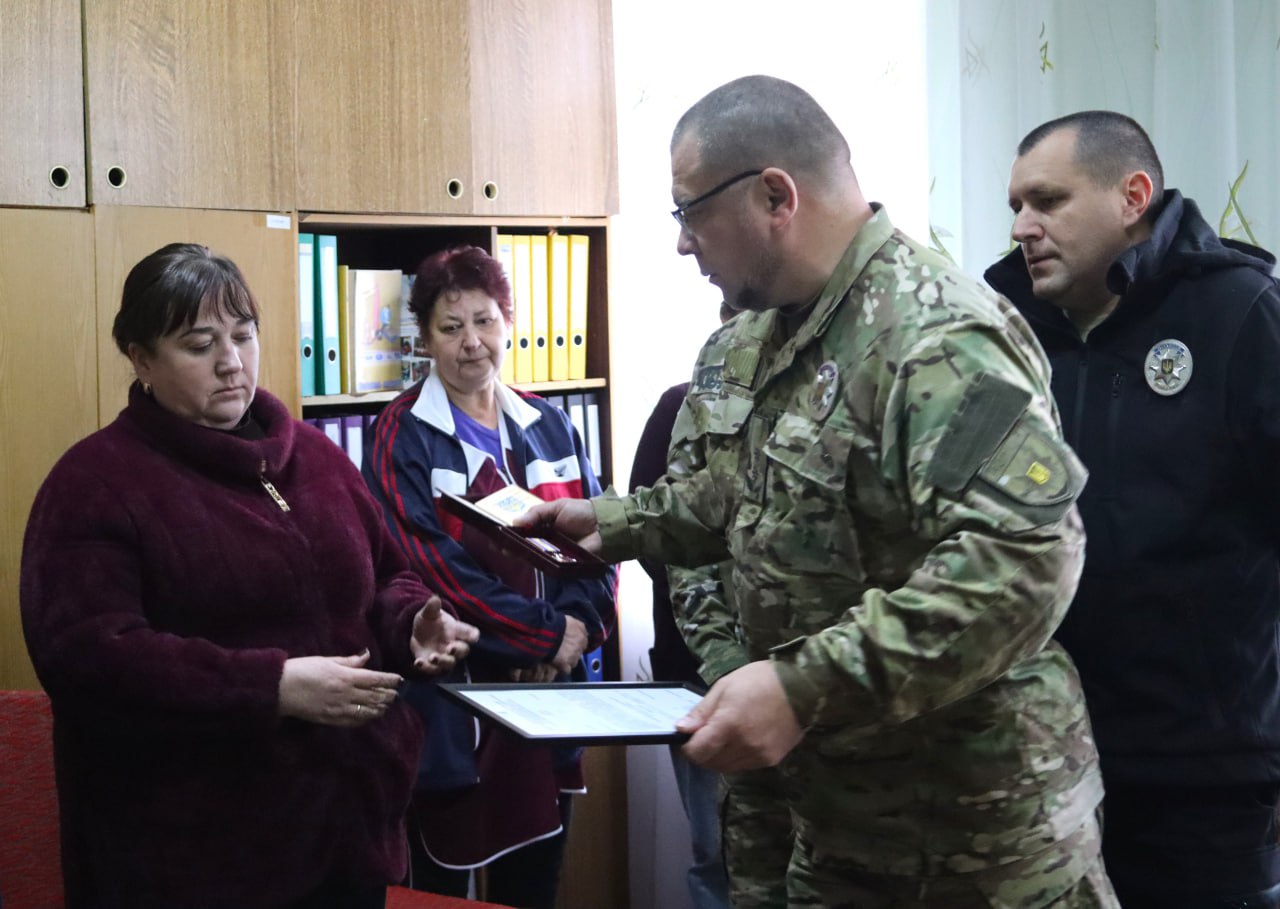 Матері загиблого Героя з Кіровоградщини вручили його нагороду