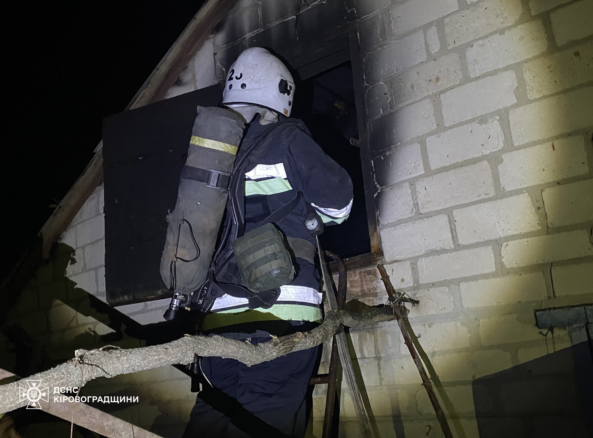 На Кіровоградщині від пожеж рятували оселі та гараж