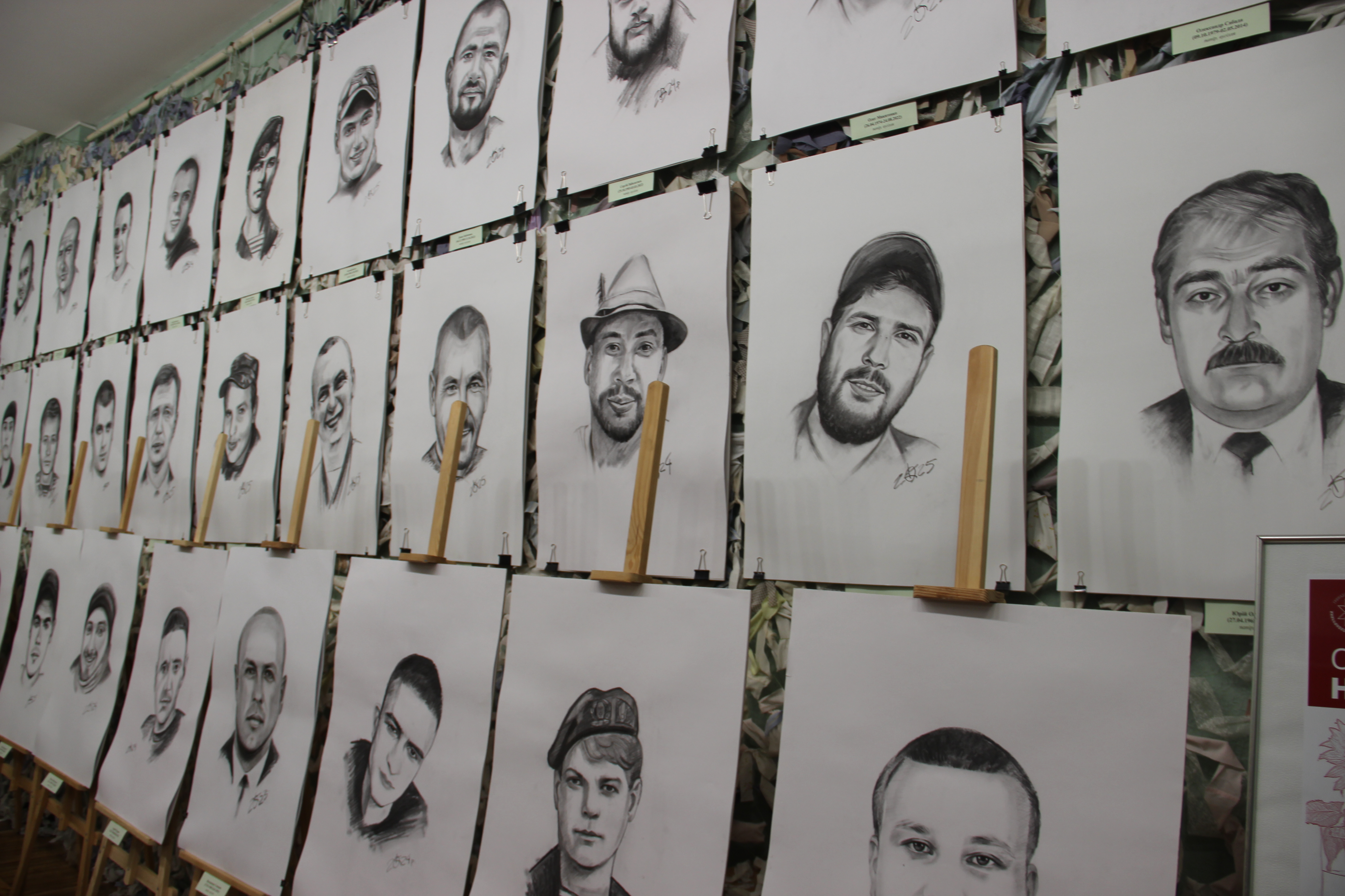 У Кропивницькому презентували виставку портретів Героїв “Обличчя незламності”