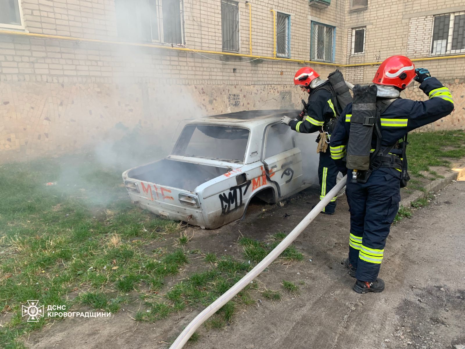 На Кіровоградщині пожежі сміття гасили в кузові автівки та в будівлі
