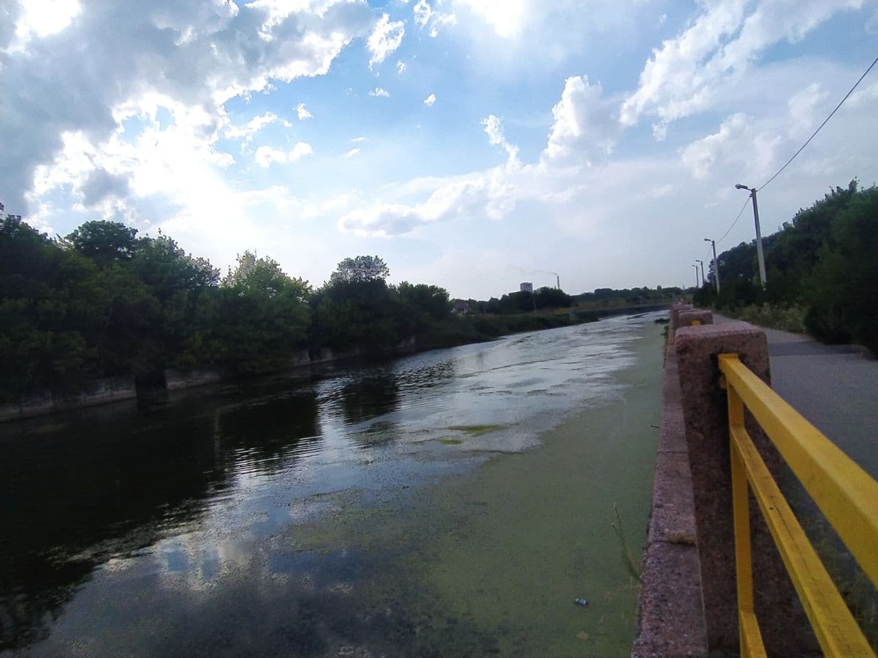 У Кропивницькому досі збирають підписи на петицію, в якій просять привести берег Інгулу до ладу