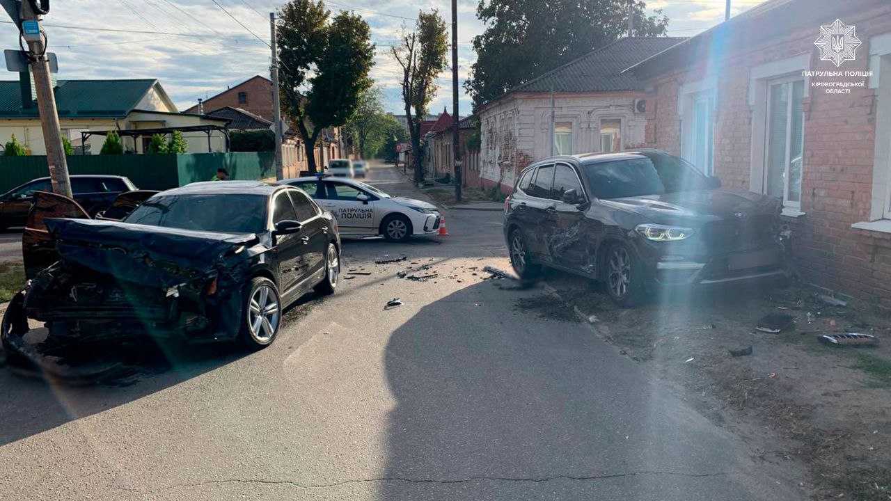 ДТП у Кропивницькому: автомобіль в’їхав у будинок