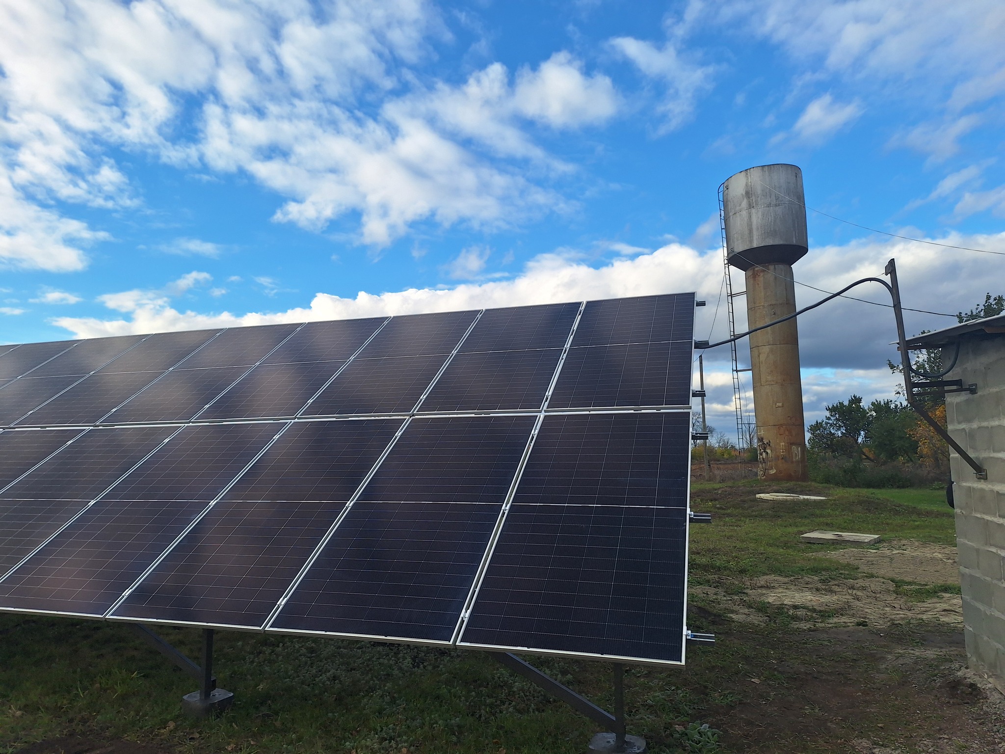 У громаді на Кіровоградщині відкрили сонячну станцію на артезіанській свердловині