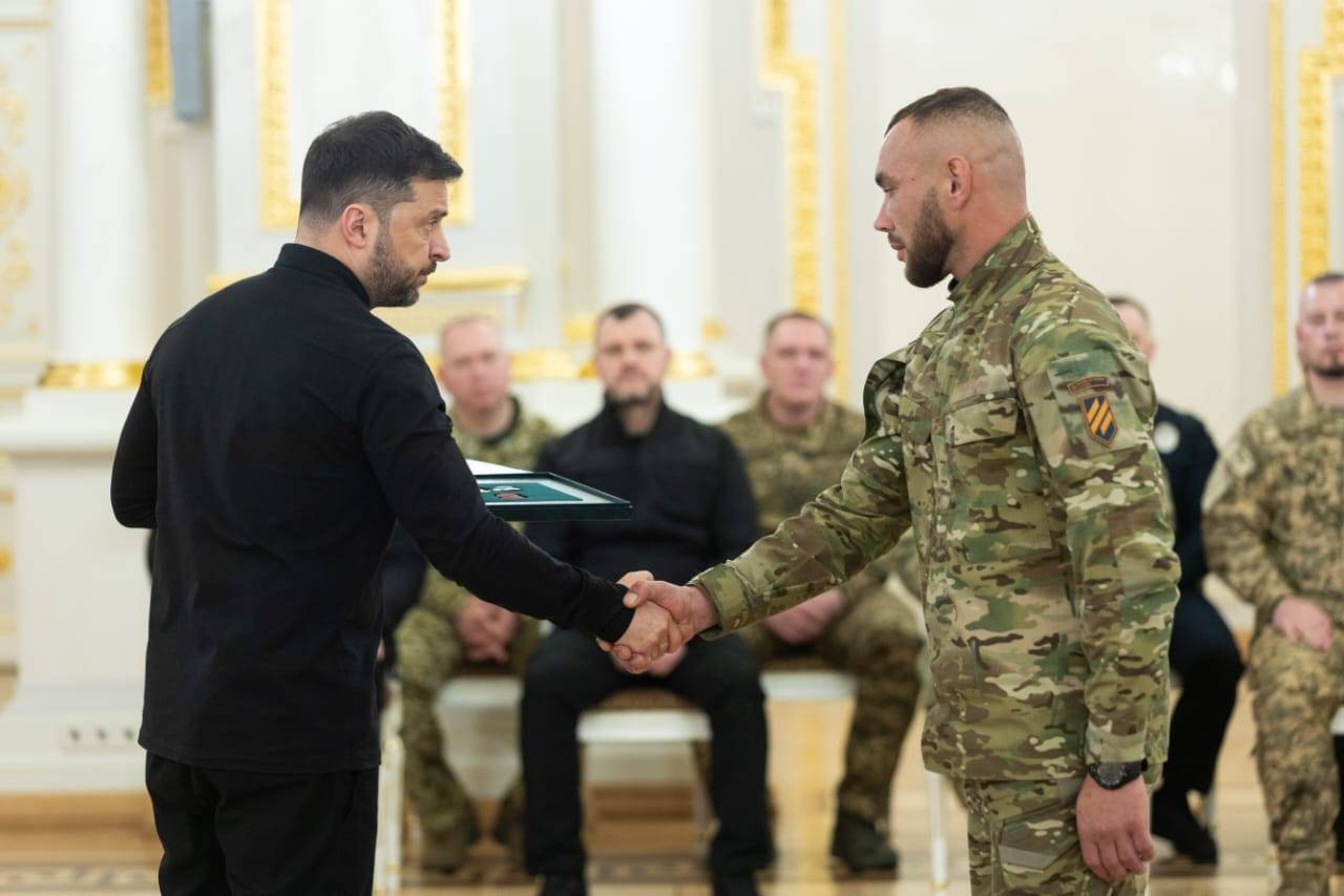 Воїна з Кіровоградщини відзначили нагородою «Хрест бойових заслуг»