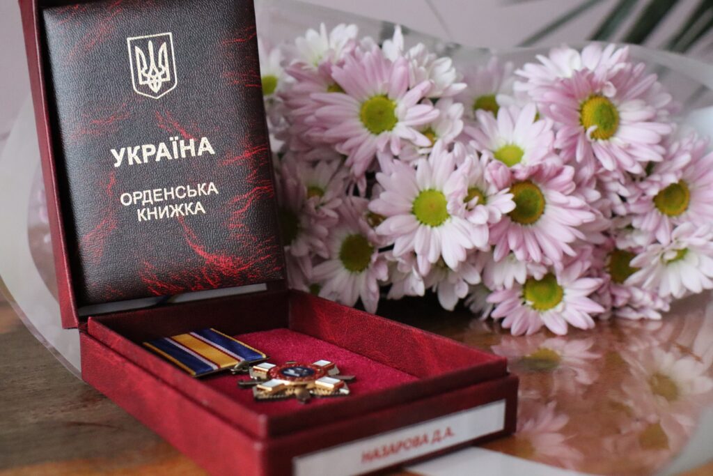 У громаді на Кіровоградщині рідним загиблого Захисника передали орден