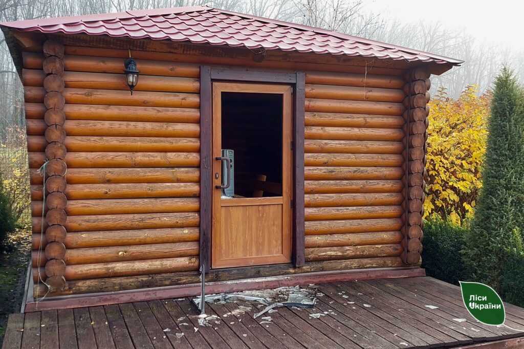 У лiсництвi на Кiровоградщинi вандали пошкодили дерев’янi примiщення
