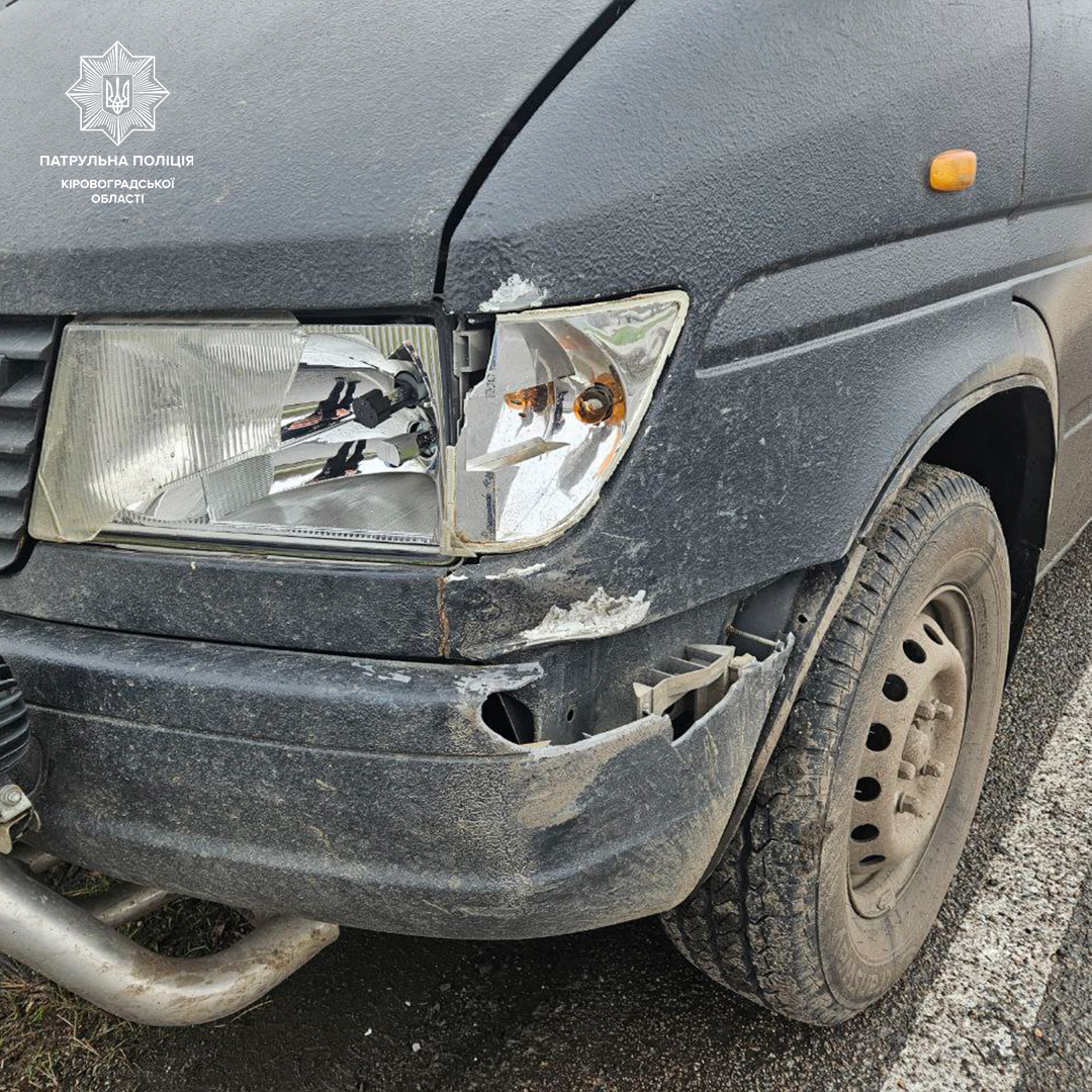 На виїзді з Кропивницького водій Mercedes скоїв ДТП
