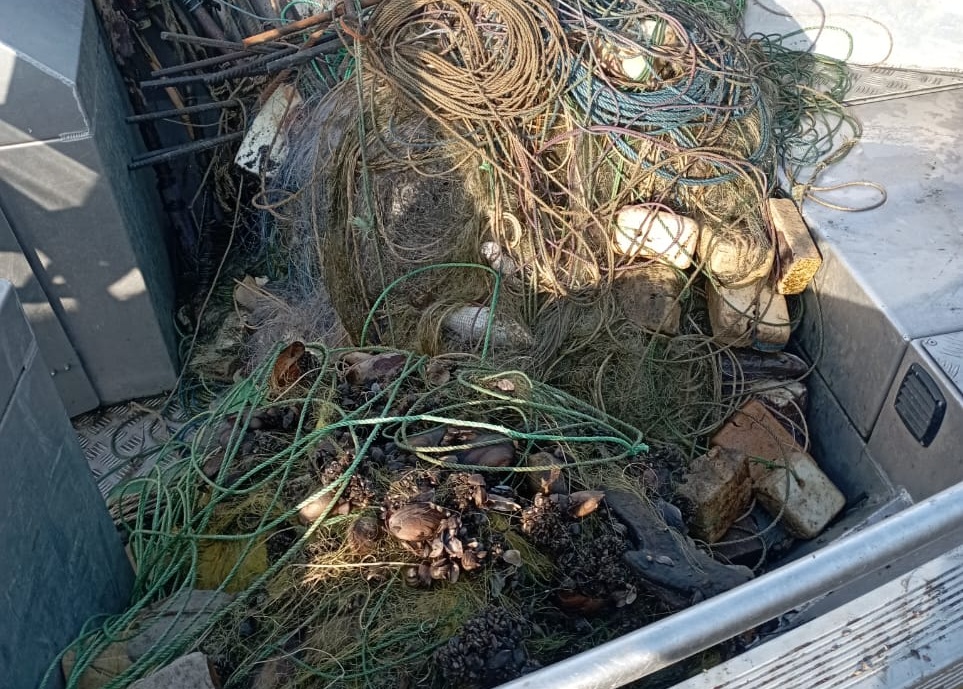 На Кіровоградщині з водосховища вилучили сітки, які розставили бракон’єри