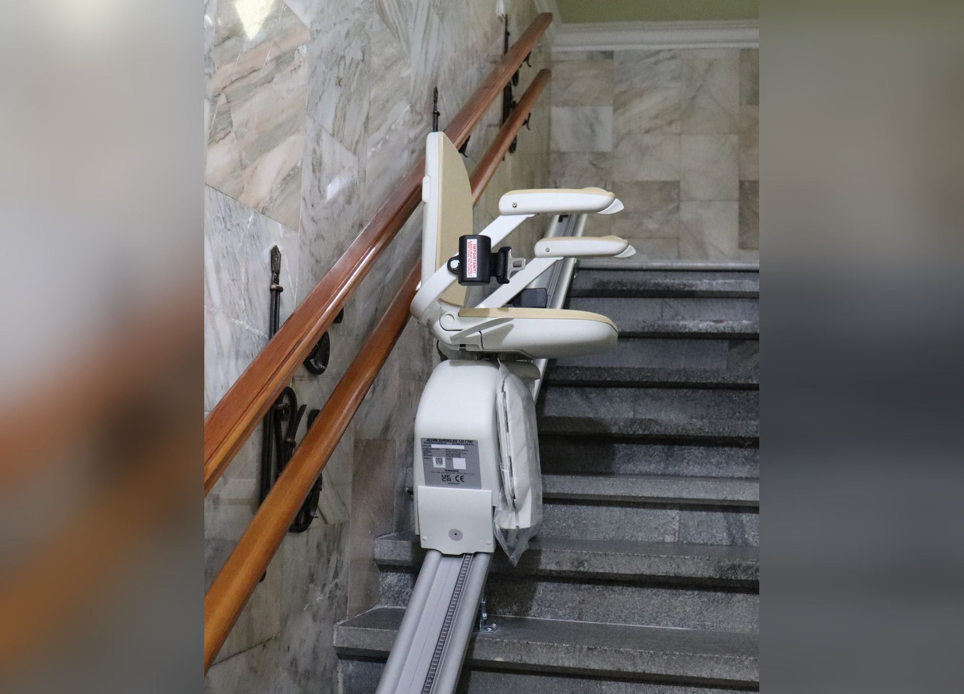 У кропивницькому музеї встановили підйомник для людей з інвалідністю