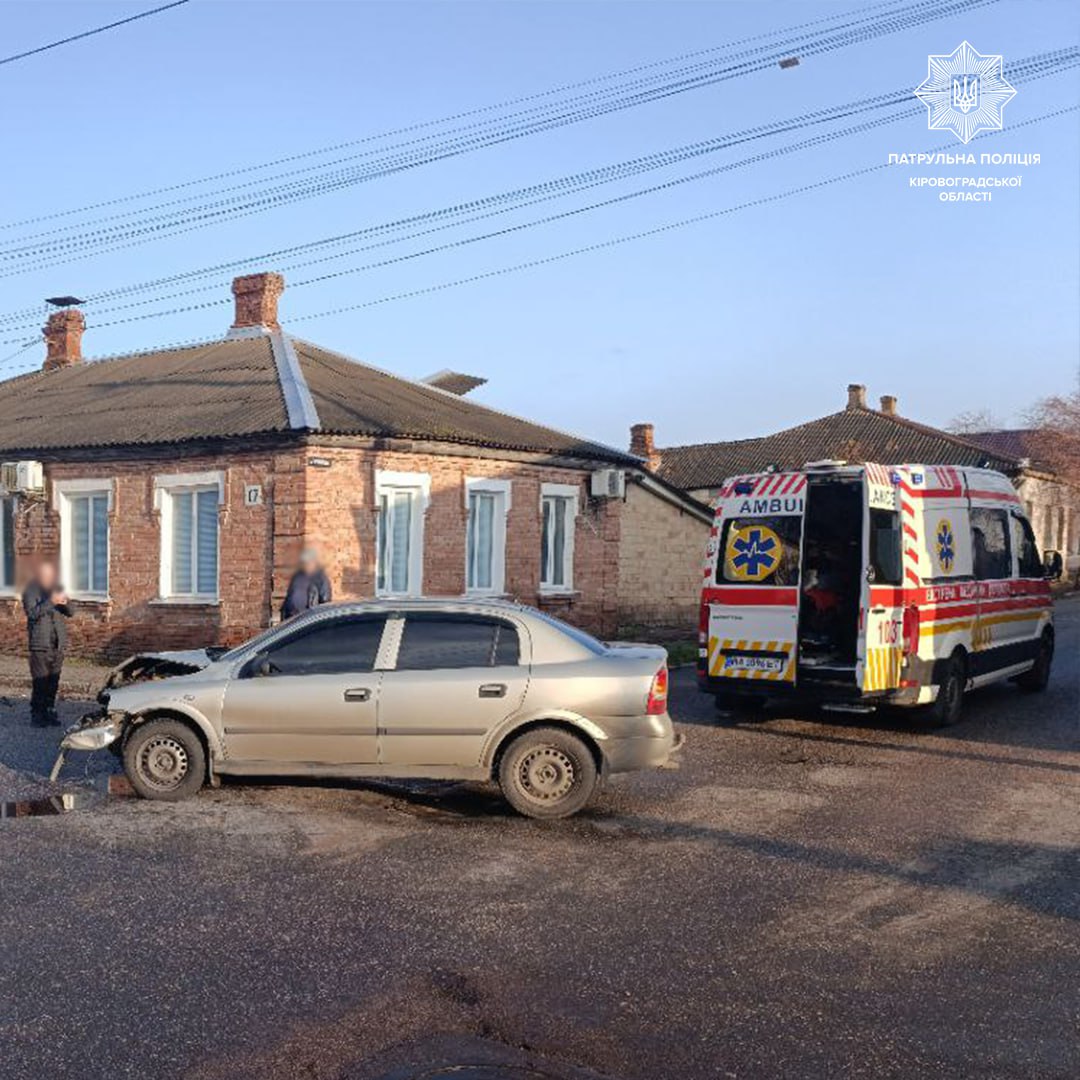 На перехресті у Кропивницькому зіткнулися два легковика