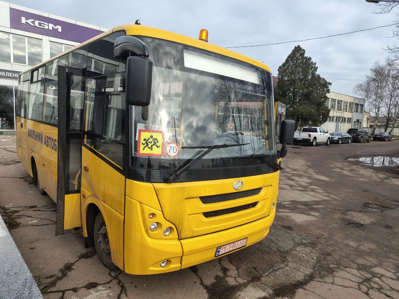 До громади на Кiровоградщинi прибув новий шкiльний автобус