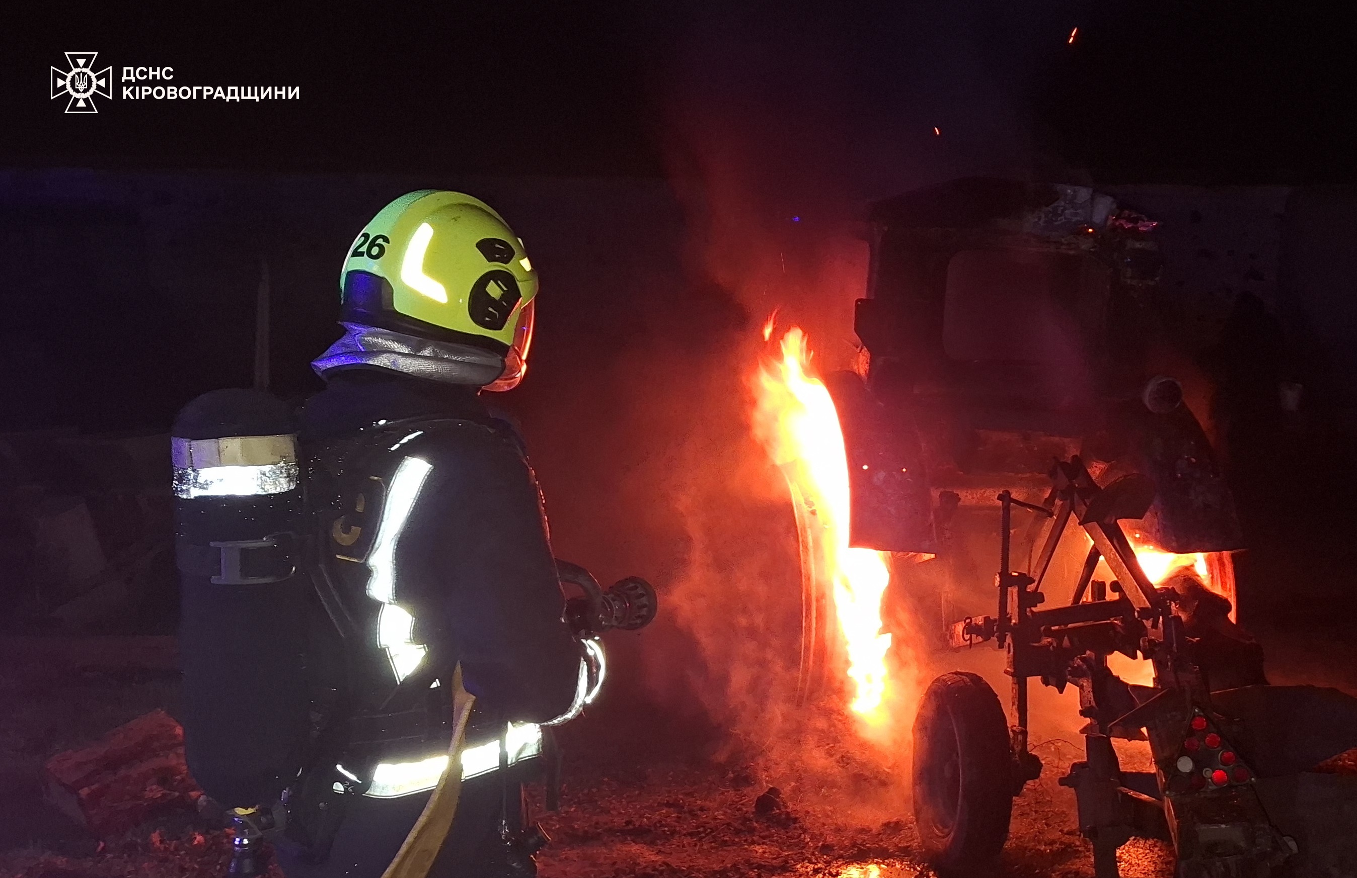 На Кiровоградщинi загорiвся трактор Т-40