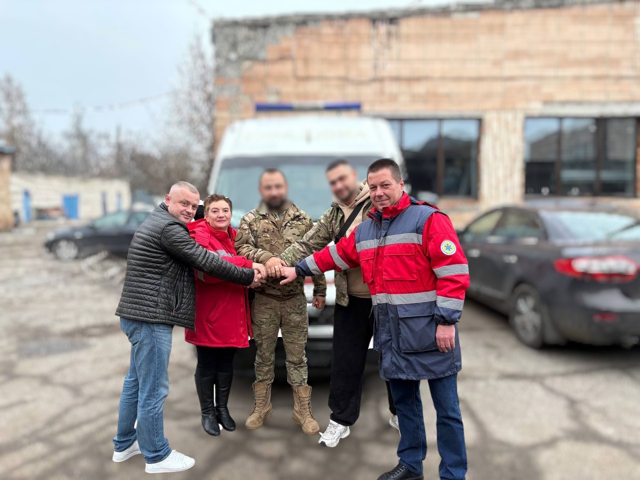 З Кiровоградщини на фронт вирушив автомобiль для евакуацiї поранених