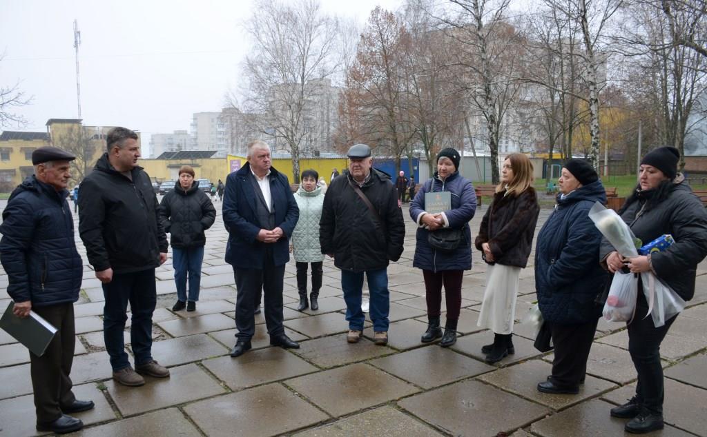 Родинам полеглих воїнів АТО/ООС зі смолінської громади передали “Книги пам’яті”