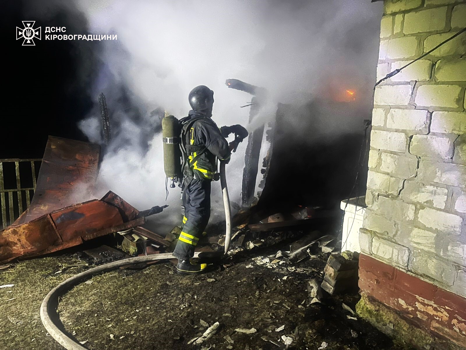 У приватному дворі на Кіровоградщині сталася пожежа