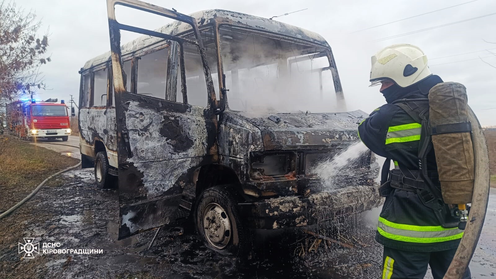 На Кiровоградщинi горiли мiкроавтобус та легковик