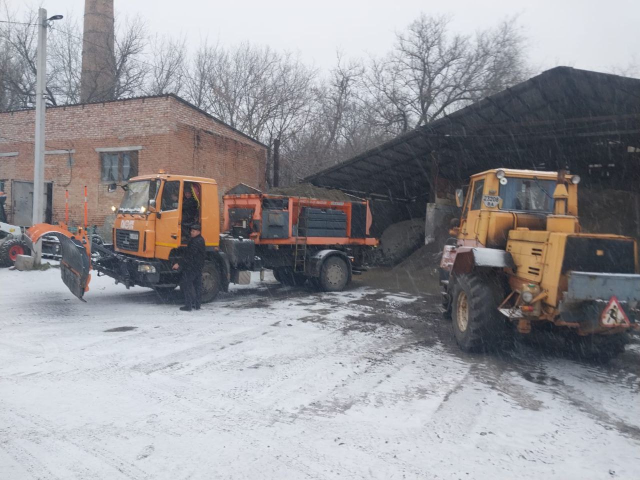 На вулиці Кропивницького виїхала спецтехніка