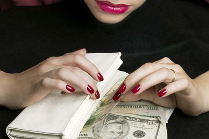 Наживалася на родинах зниклих безвiсти: на Кiровоградщинi засудили шахрайку