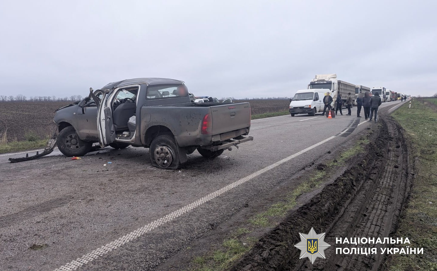 На Кіровоградщині перекинулася автівка: Двоє людей отримали травми