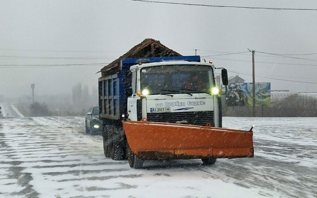 Дорожники контролюють проїзд автошляхами області