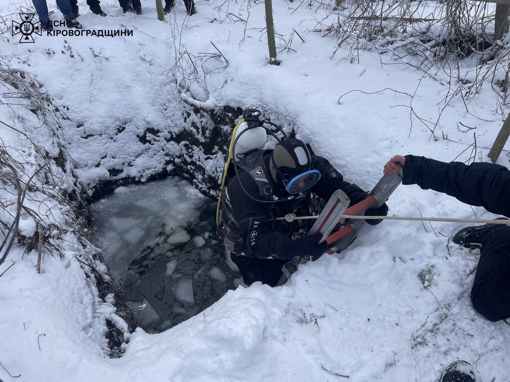 На Кіровоградщині з крижаної водойми дістали тіло хлопця