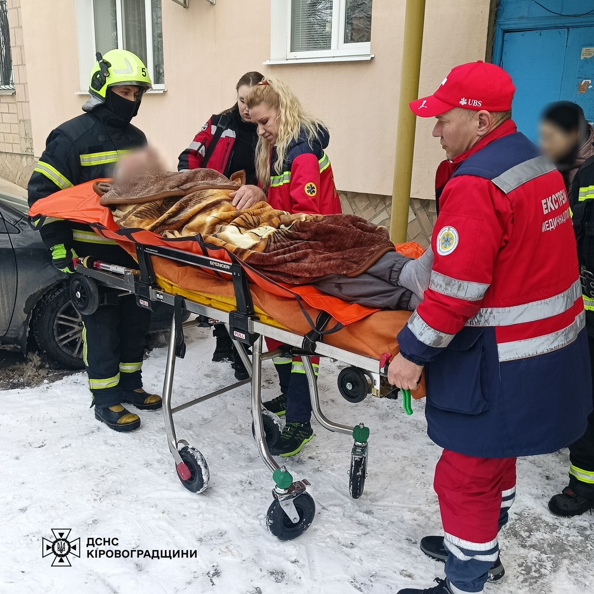 Двох жителів Кіровоградщини довелося рятувати з пастки власних помешкань