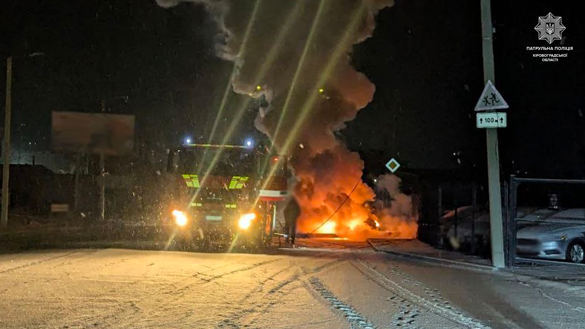 У Кропивницькому внаслідок ДТП загорілася автівка: Водій втік