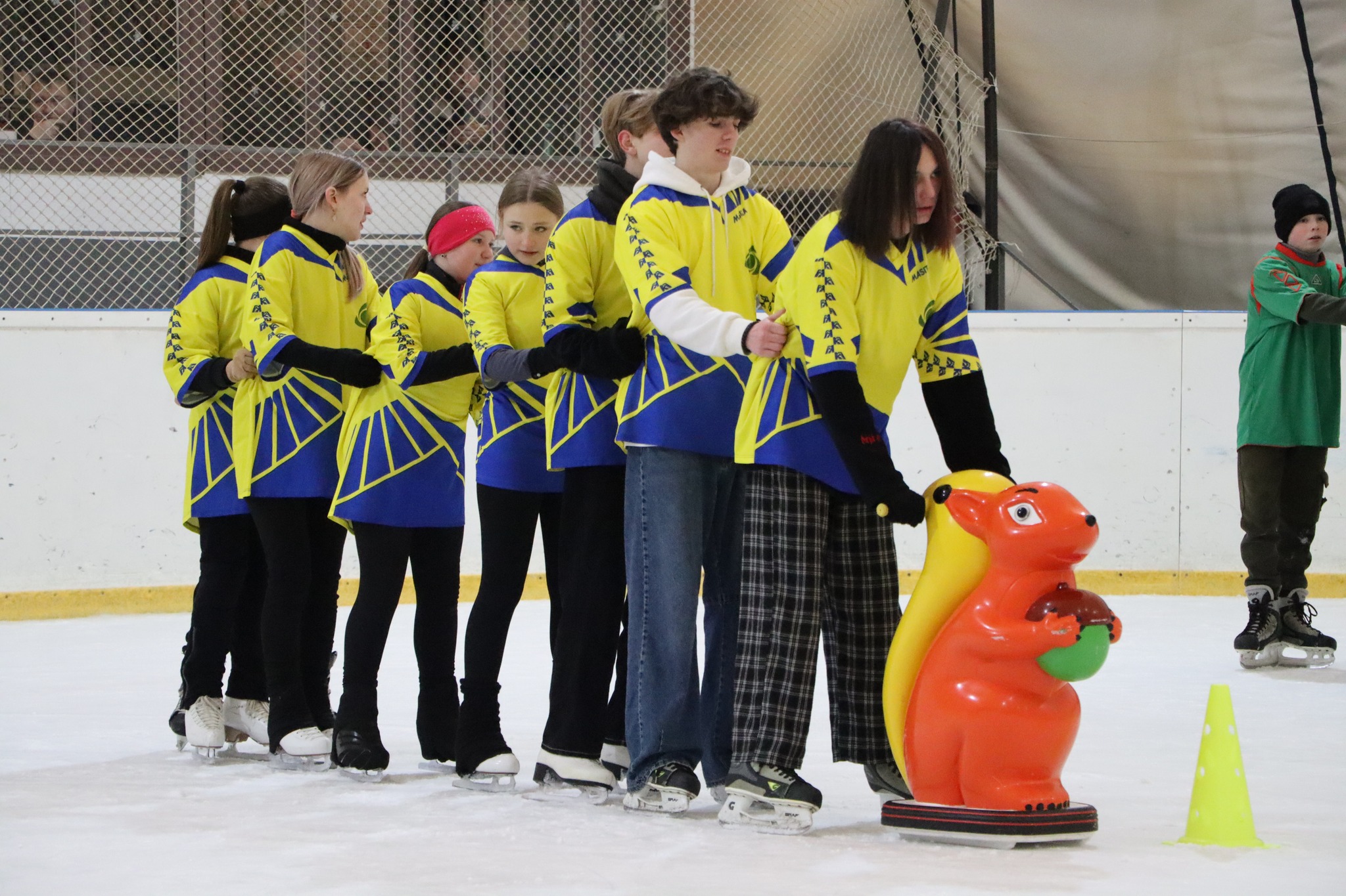На льодовiй аренi Кiровоградщини вiбулися змагання «Спортивна зима» (ФОТО)