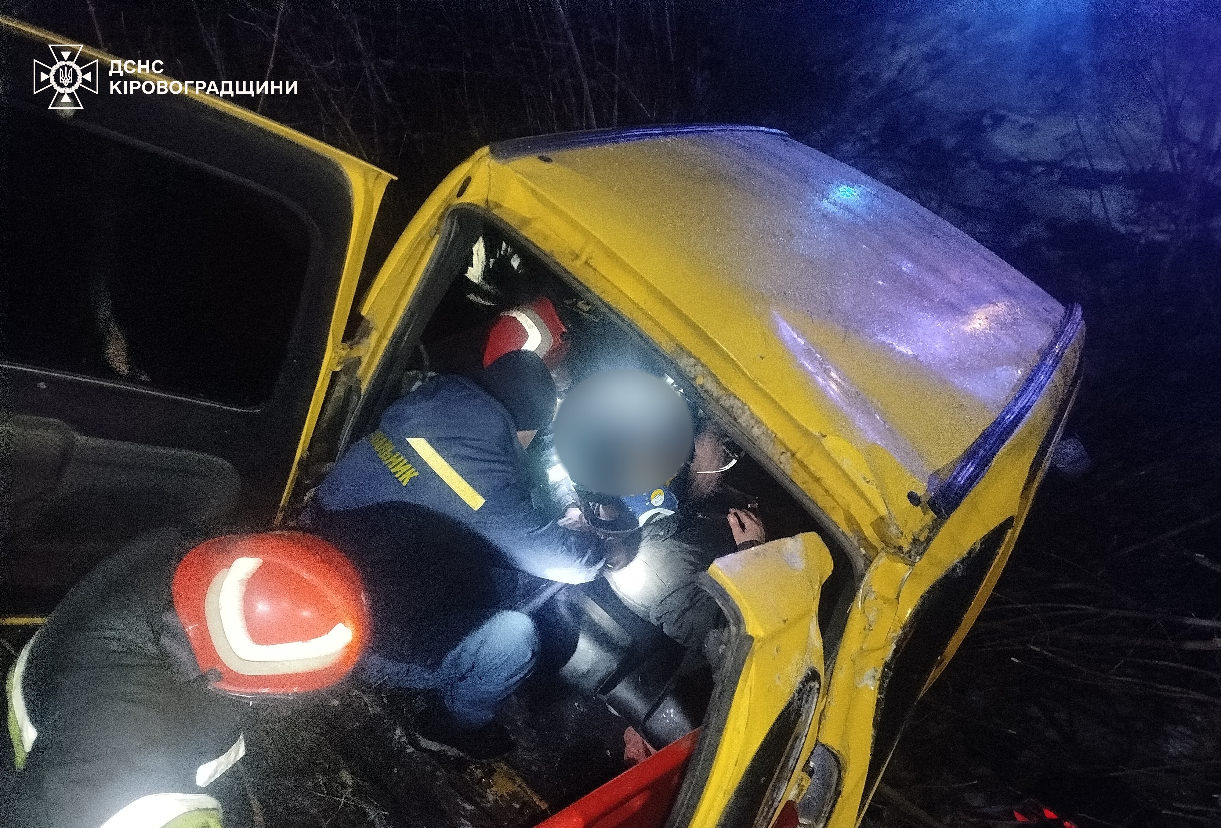 Автiвка з’їхала в кювет: у Кропивницькому районi врятували водiя