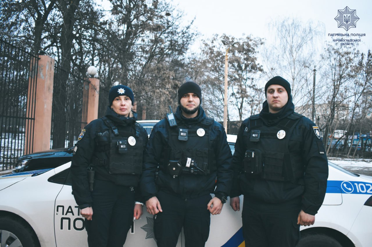 Патрульні Кропивницького допомогли жінці, яка травмувалася у ДТП