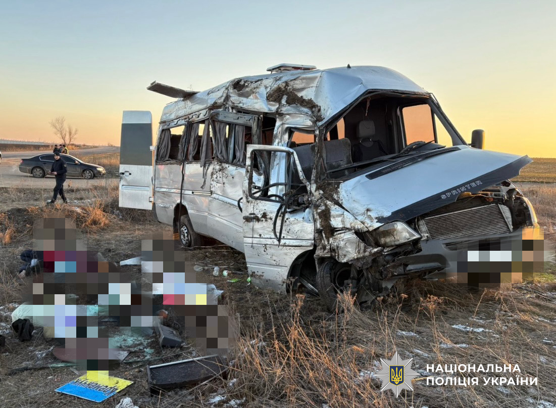 У смертельнiй автотрощi на Кiровоградщинi постраждали пасажири та водiй автобуса