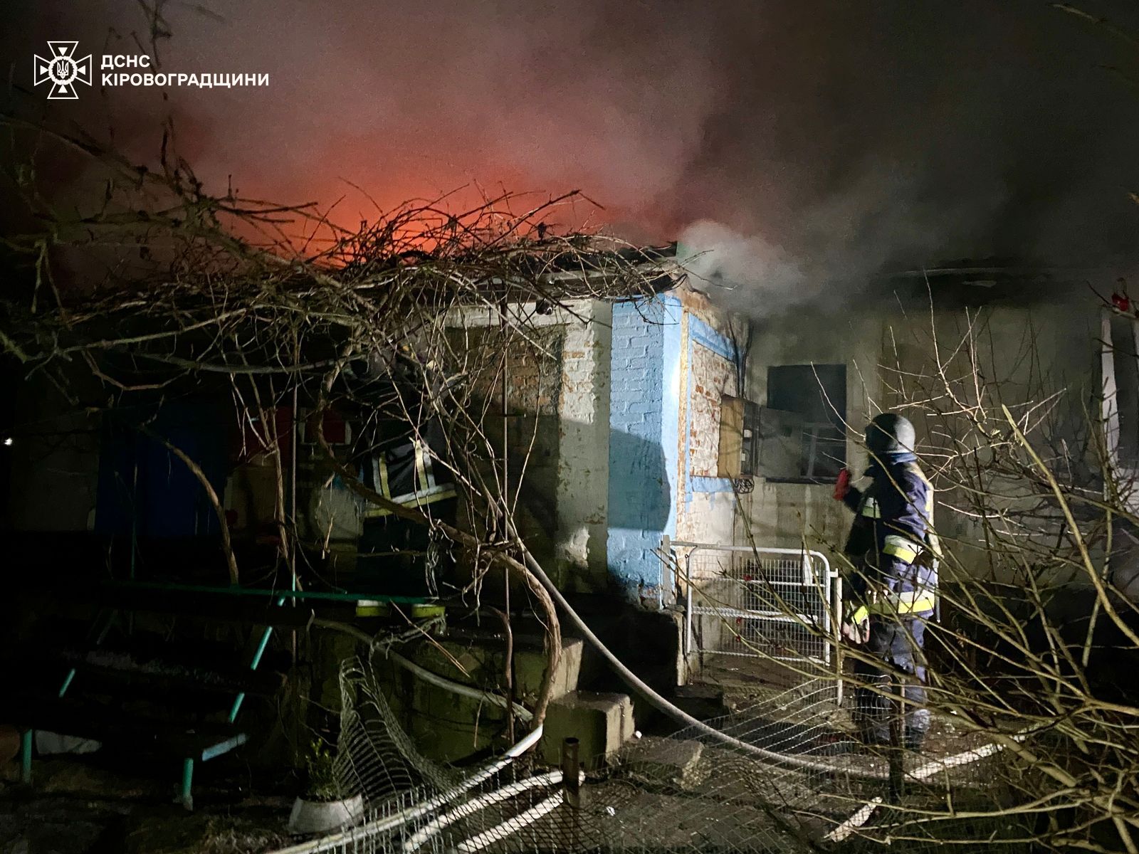 Внаслiдок ворожої атаки, на Кiровоградщинi загорiвся будинок