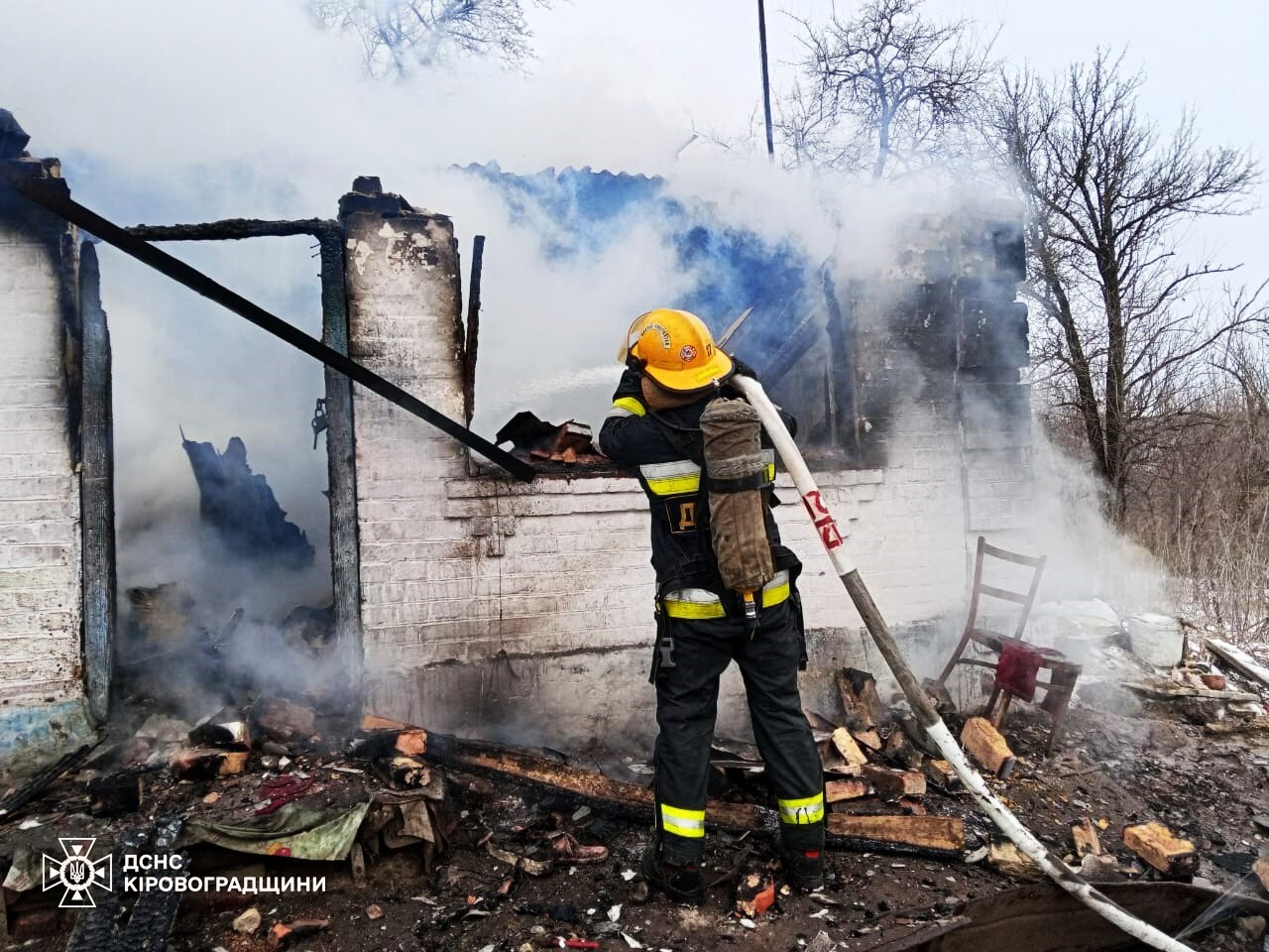 На Кiровоградщинi горiли будинки та автомобiль Mercedes