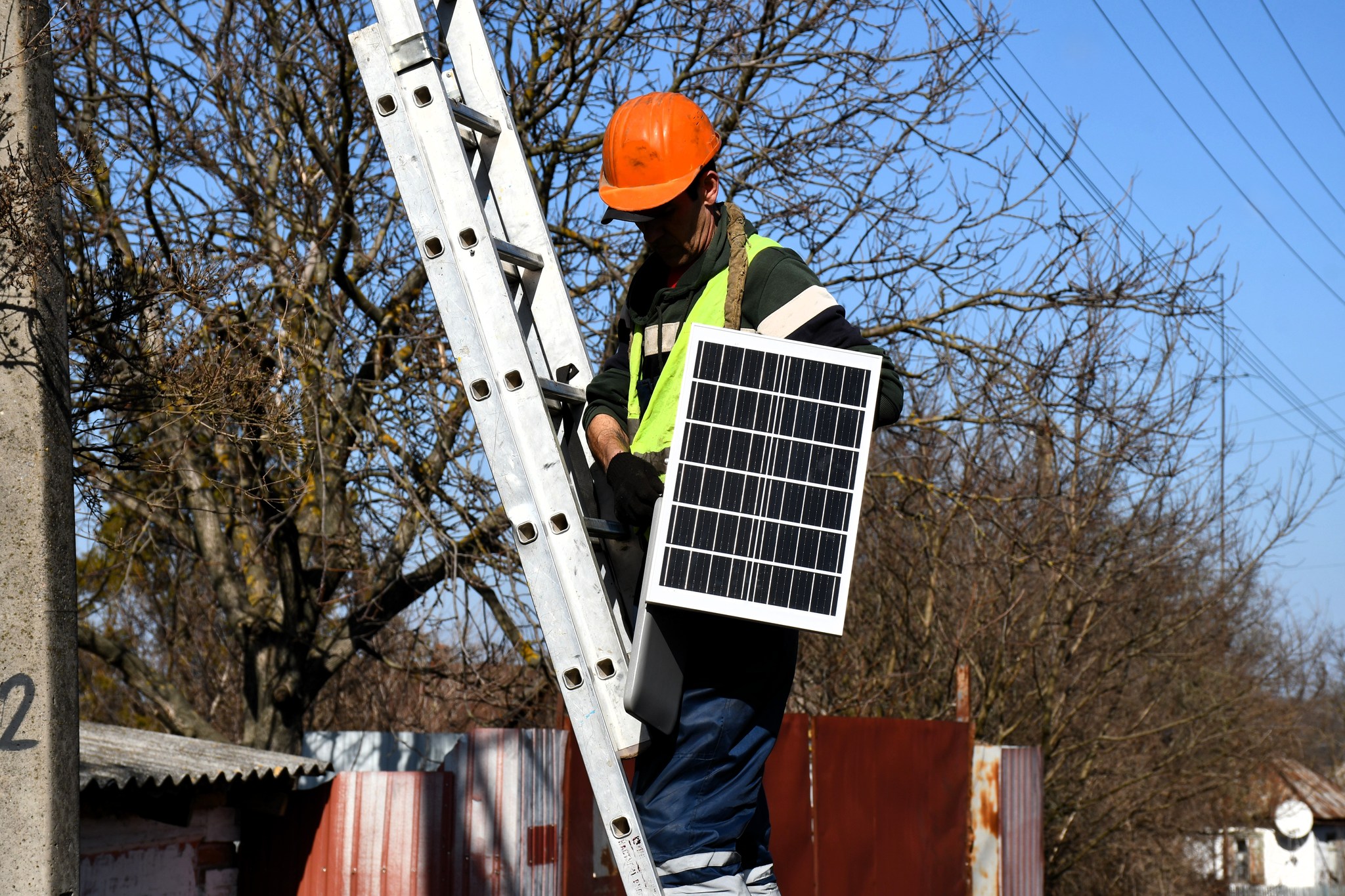 У населеному пункті на Кіровоградщині встановили автономне освітлення