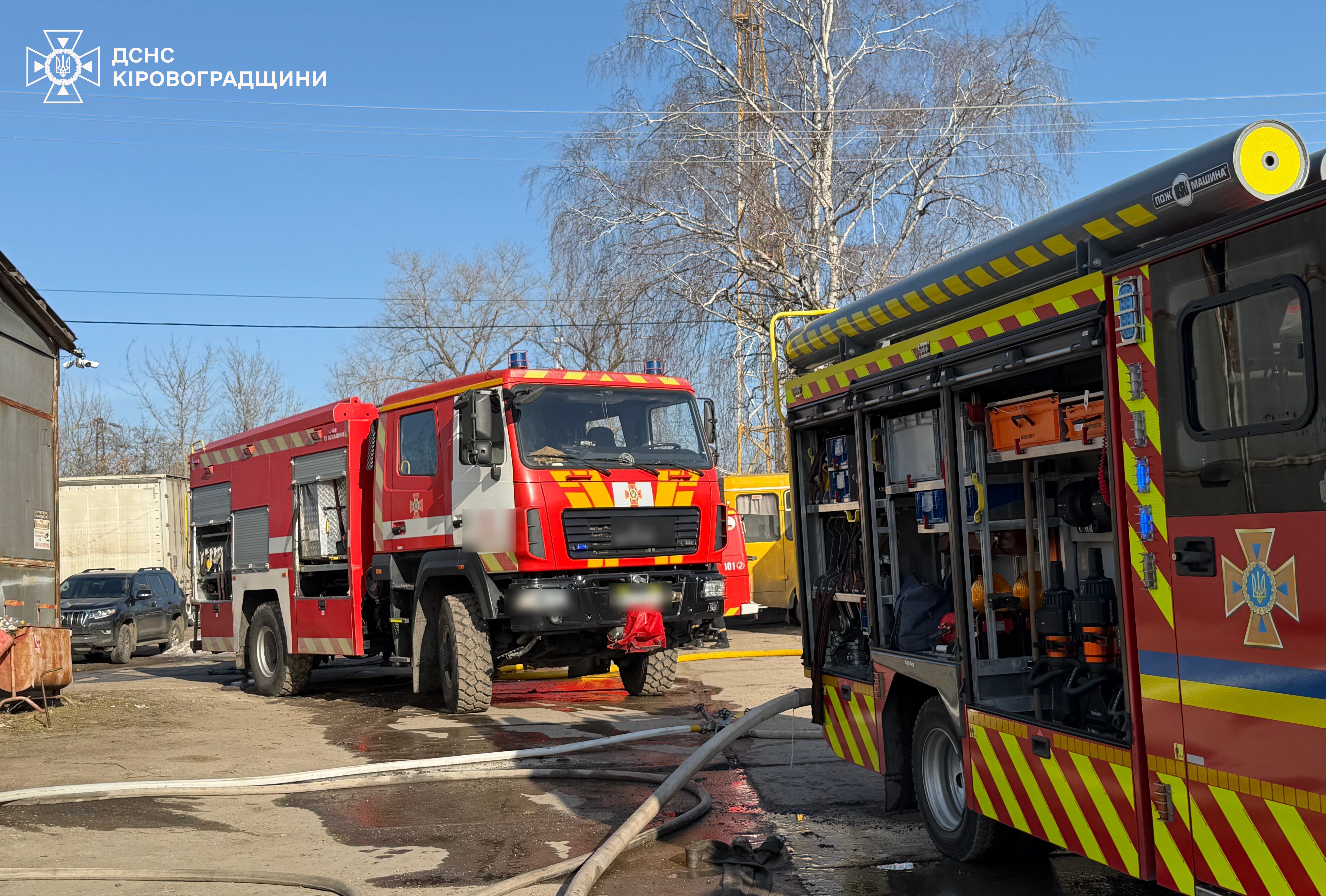 На Кіровоградщині горів легковик та будинки