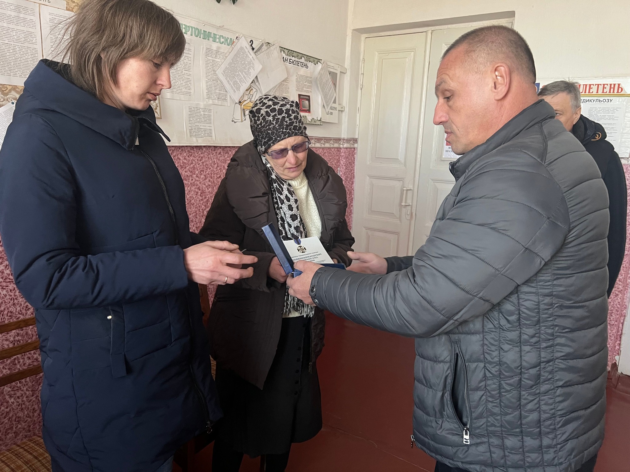 “Комбатантський хрест” загиблого воїна з Кіровоградщини передали рідним