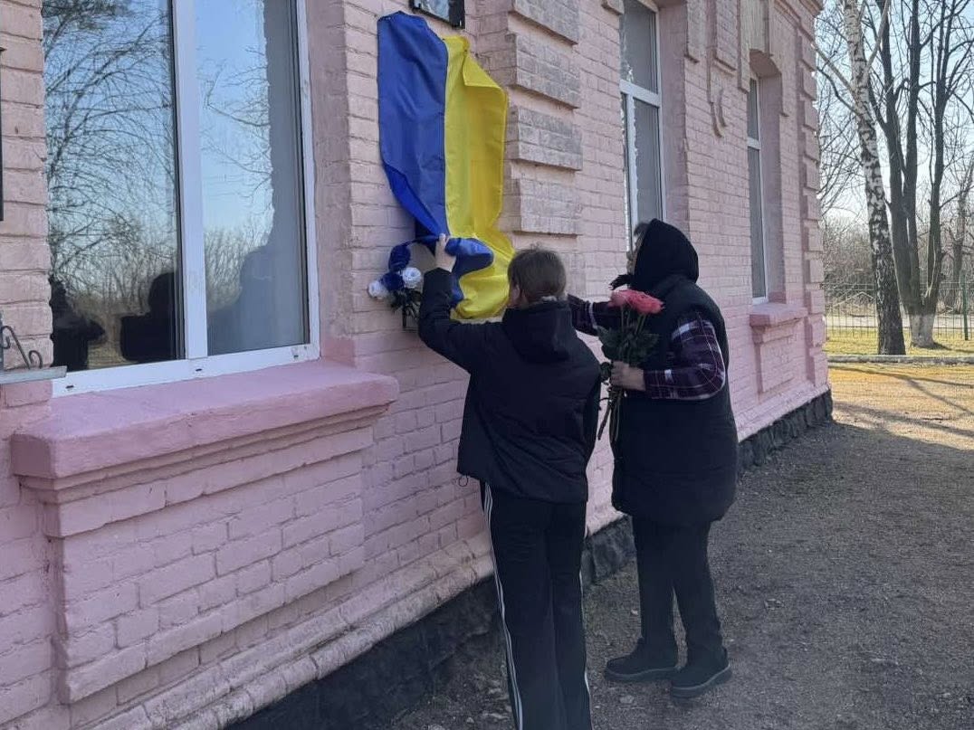 У громаді на Кіровоградщині відкрили Меморіальну дошку на честь полеглого воїна