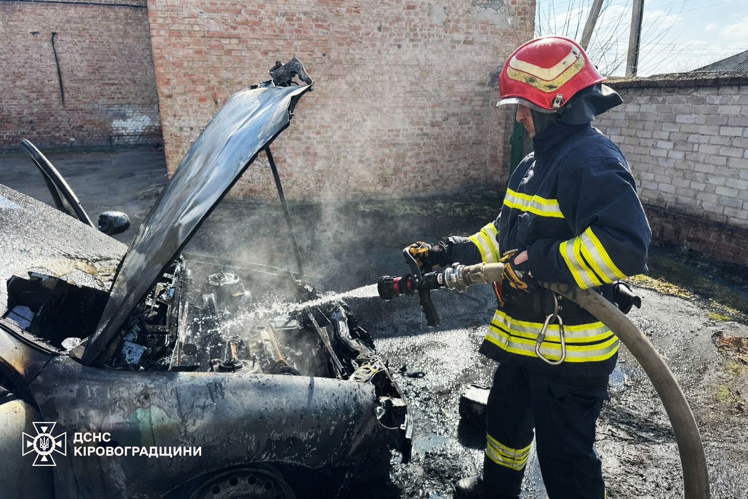 У Кропивницькому спалахнув легковик