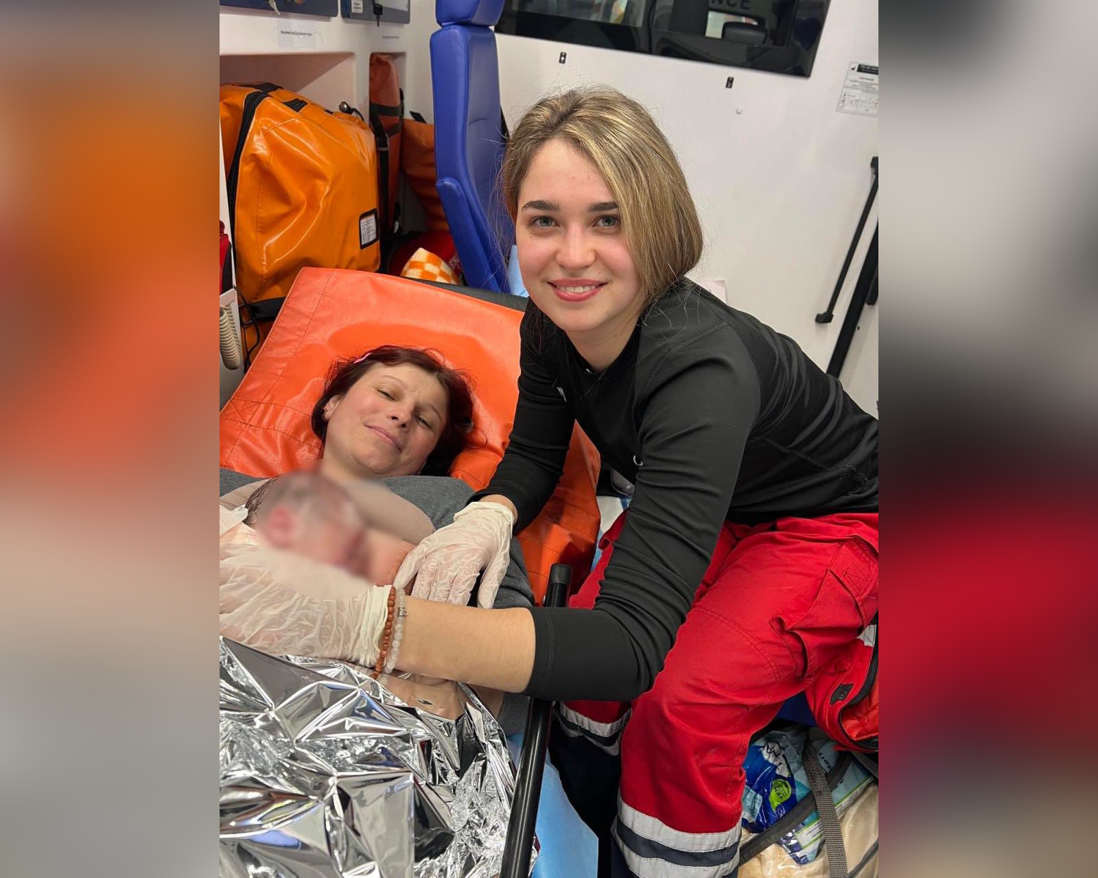 Парамедикам Кiровоградщини довелося екстрено приймати пологи в каретi швидкої