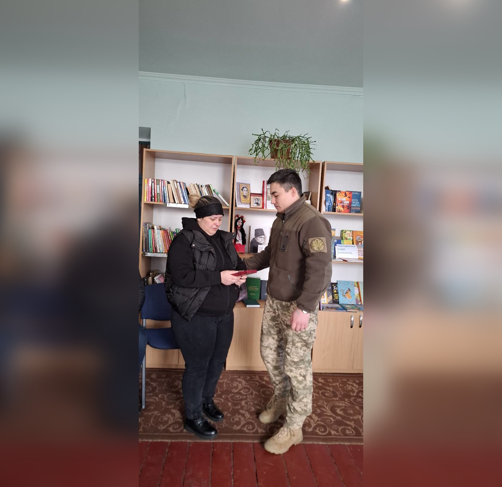 Матері полеглого Героя з Кіровоградщини передали нагороду сина