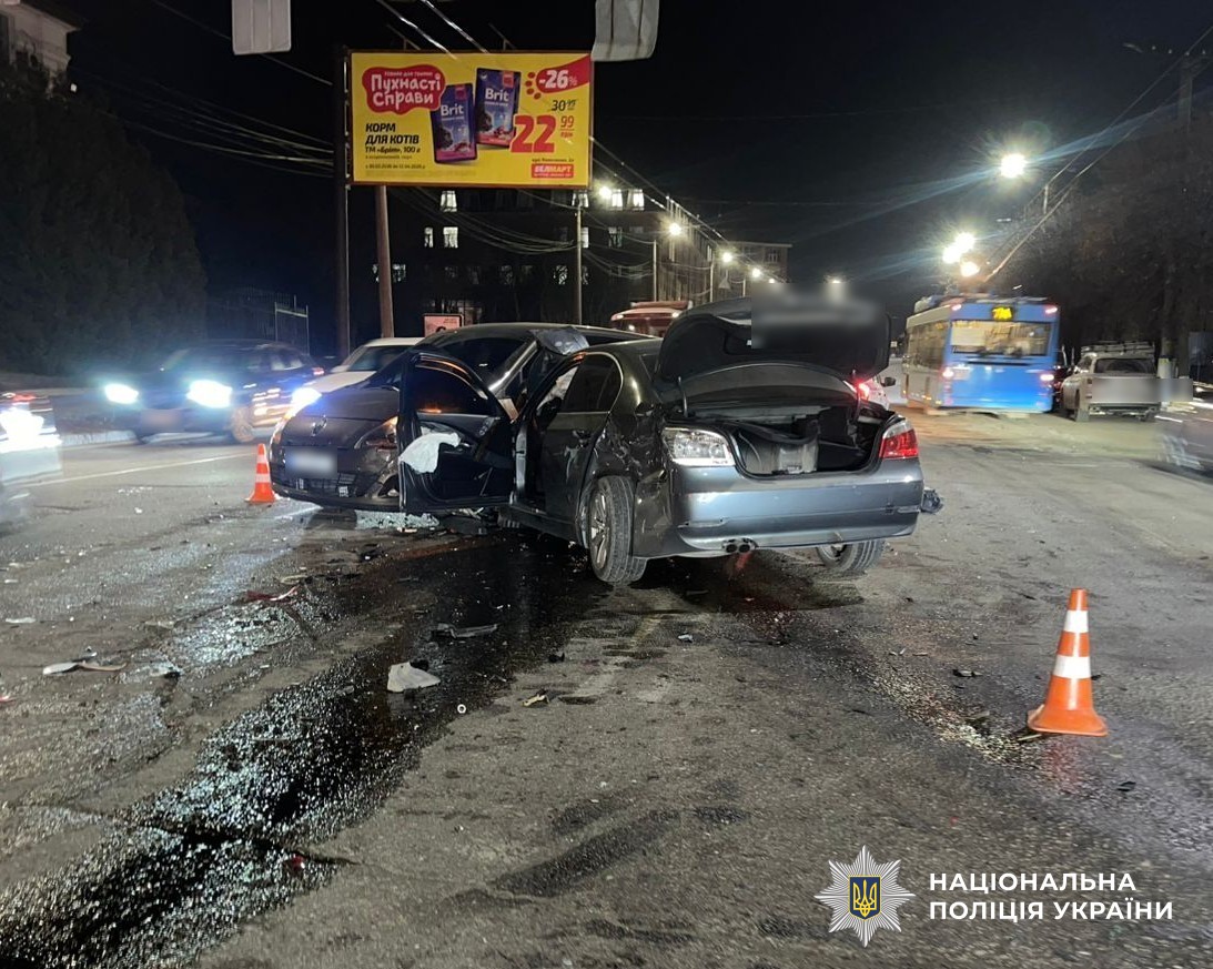 Троє людей постраждали внаслідок потрійної ДТП у Кропивницькому