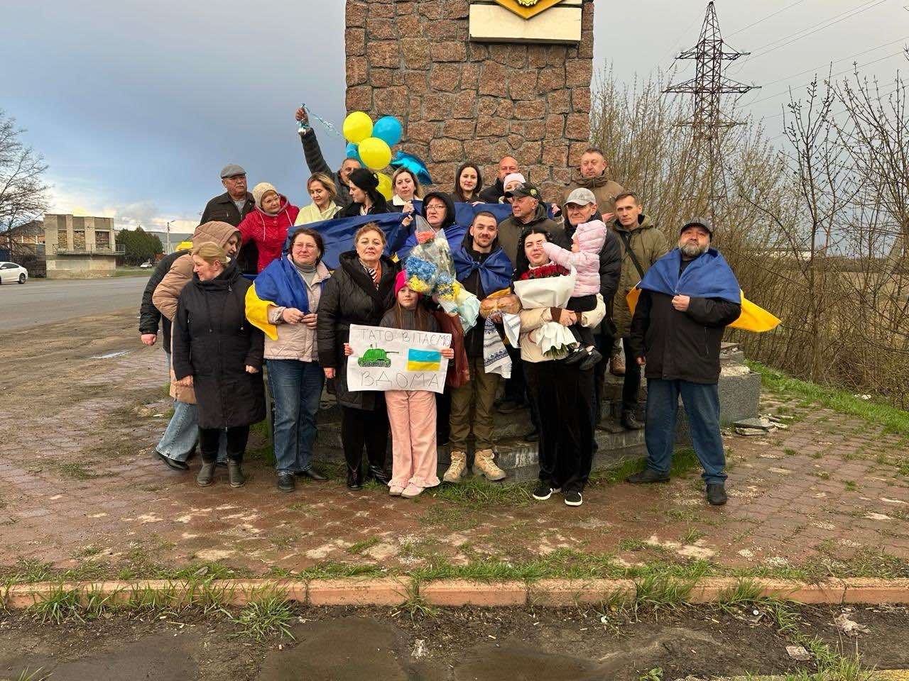 У Кропивницькому зустріли звільненого з полону захисника Дмитра Лихачова