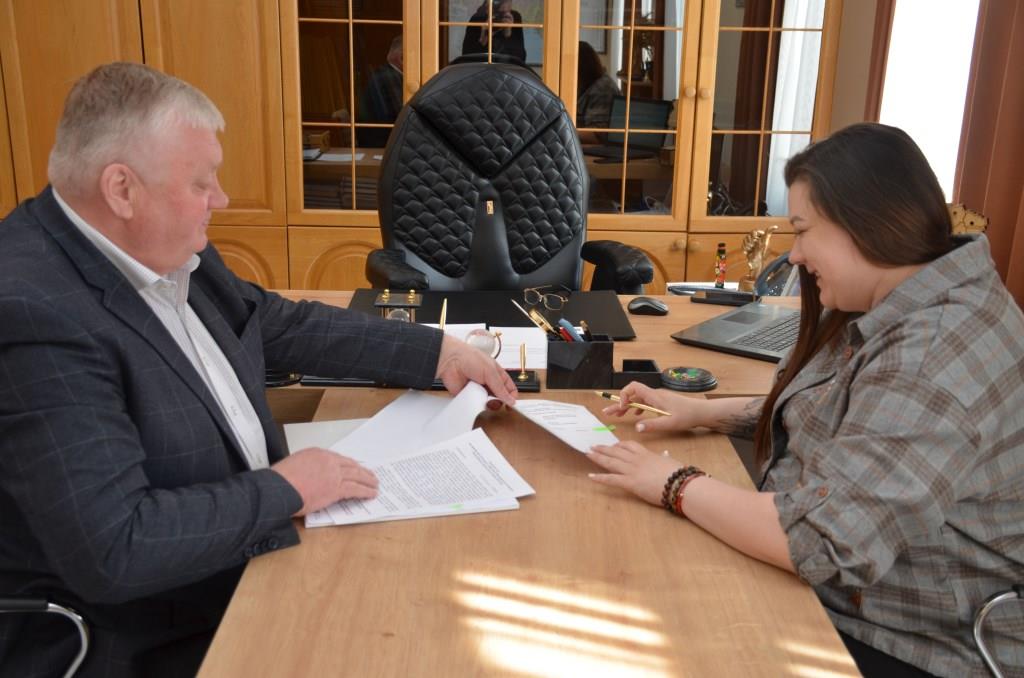 З директоркою Кіровоградського обласного Центру народної  контракт